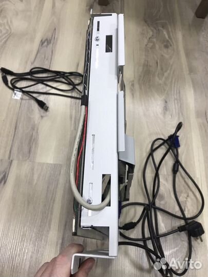 Монитор с сенсорным экраном в платежный терминал