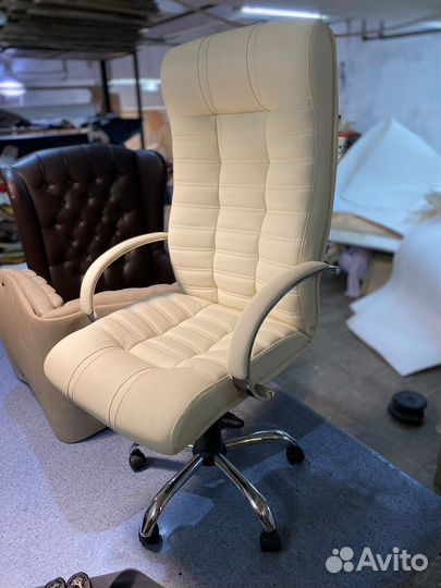 Офисное кресло