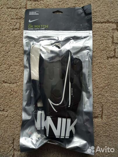 Футбольные перчатки вратаря Nike