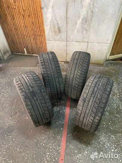Bridgestone Blizzak VRX 225/45 R17 и 245/40 R17