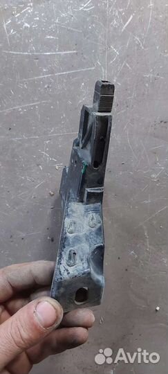 Кронштейн переднего бампера на Audi A5