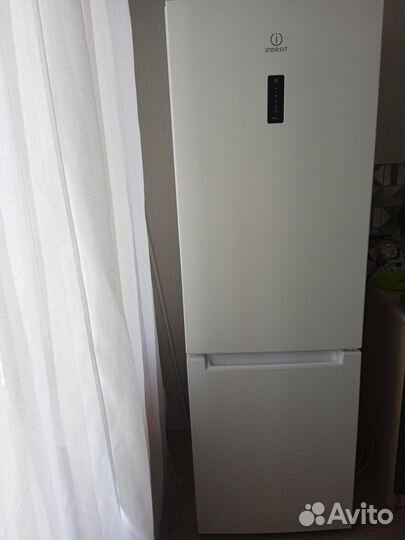 Холодильник Indesit ITF118W