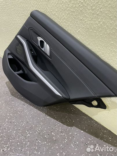 BMW G20 обшивка карта двери