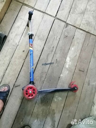 Самокат трехколесный со светящимися колесами