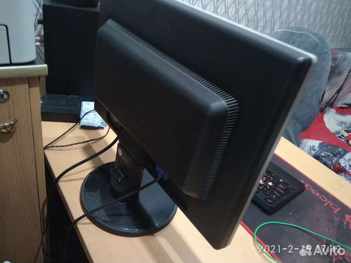 Монитор LG 19