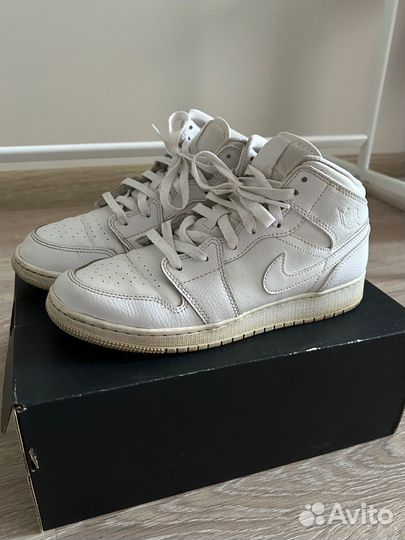 Кроссовки мужские Nike Air Jordan 1 Mid