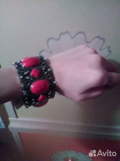 Браслет из мельхиора и коралла