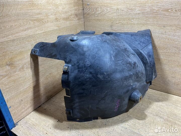 Подкрылок передний левый Mercedes W203 1704232