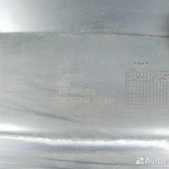 Молдинг передней правой двери VW Tiguan 2007-2011