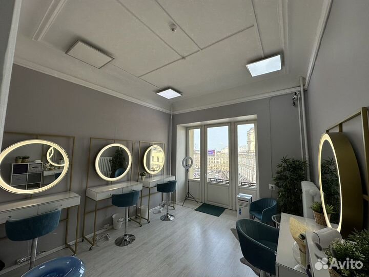 Аренда рабочего места мастера-бровиста, визажиста