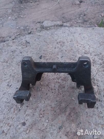 Скоба суппорта audi а6с6