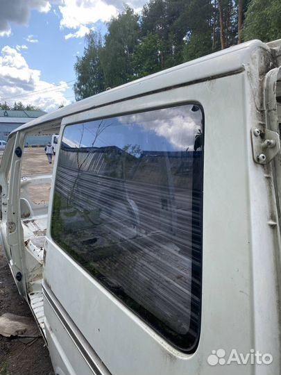 Стекло заднее боковое левое