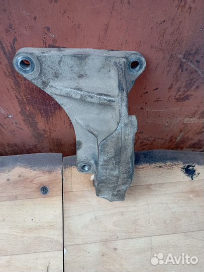 Деталь на машину Nissan Qashqai J10 полуось правая