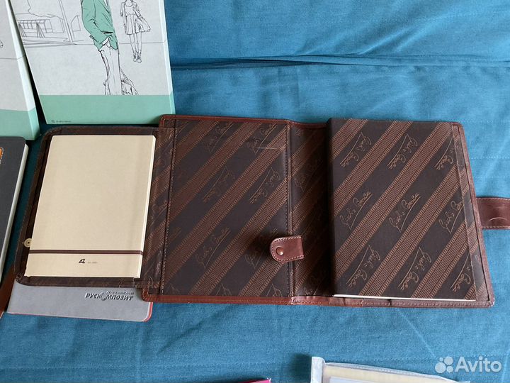 Ежедневники и телефонные книжки