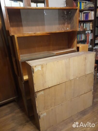 Книжные полки со стеклом