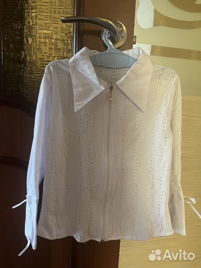 Продам школьные блузки