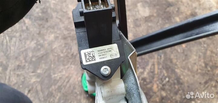 Стеклоподъемник электрический передний левый Cadi