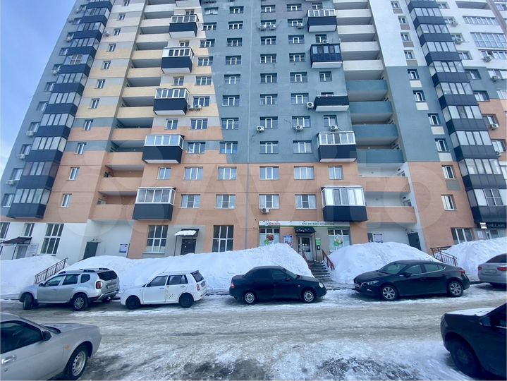 Торговое помещение, кабинетная планировка с окнами