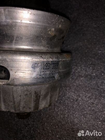 Опора двигателя правая Ауди А6 С6