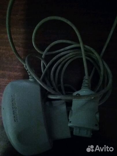 Зарядное устройство на сот. телефоны