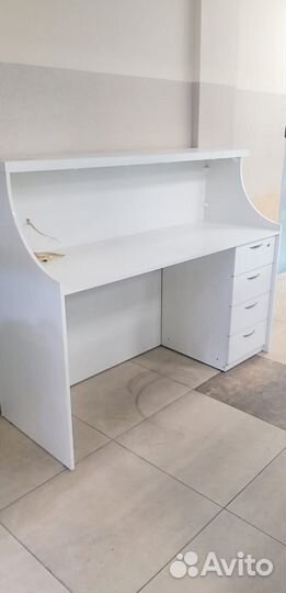 Стойка ресепшен