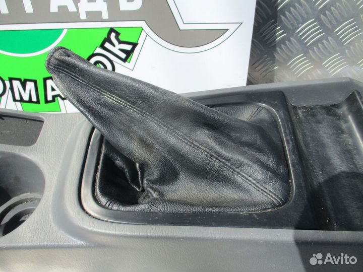 Консоль центральная Kia Spectra 2006г