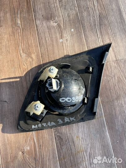 Фонарь задний левый внутренний Mazda 3 BK Хэтчбек