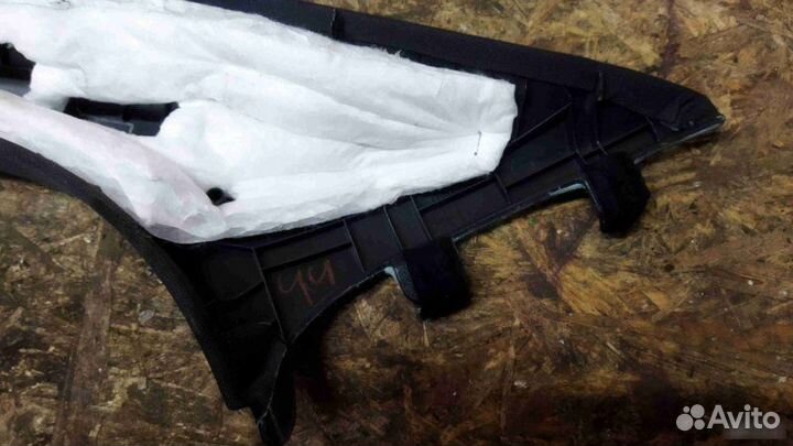 Обшивка стойки передняя правая Mercedes-Benz X