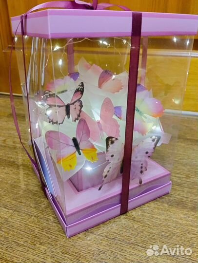 Нежнейший букет из бабочек в коробке-аквариуме