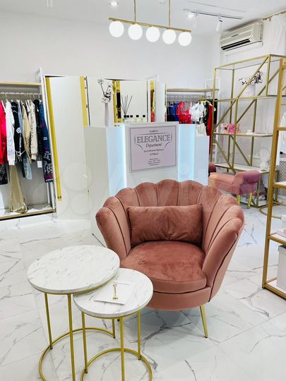 Аренда рейла, полки в шоуруме, первая линия