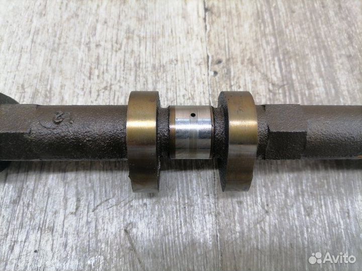 Распредвал впускной левый Nissan Maxima A33 VQ20DE