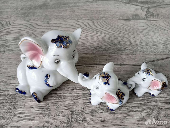 Слоники фарфоровые