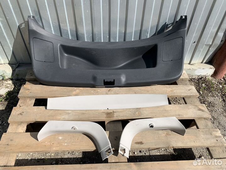 Обшивки крышки багажника Рено Меган 3 хэтчбек