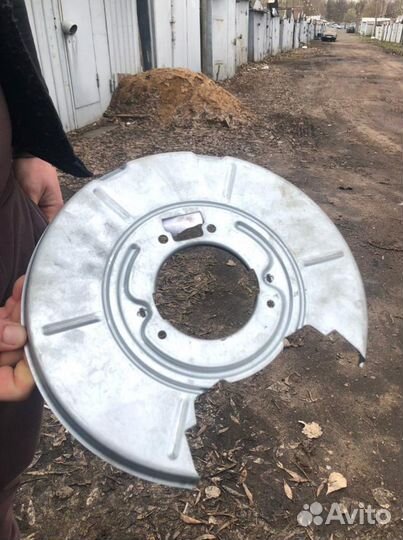 Щиток тормозного диска bmw e46 з.л