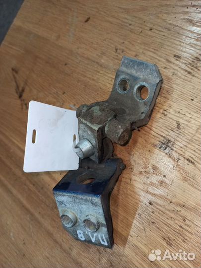 Петля двери передняя Peugeot 206