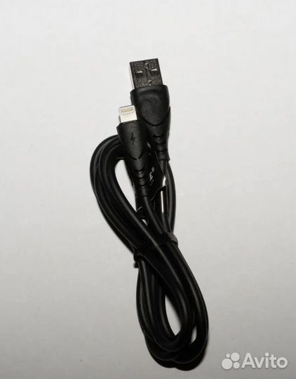 Зарядный шнур на iPhone