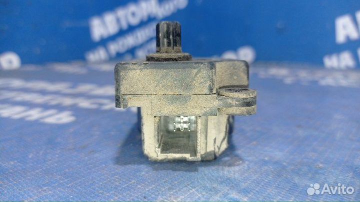 Моторчик заслонок отопителя Opel Astra J хэтчбек