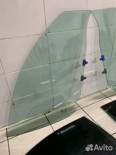 Стекло на nissan almera n16