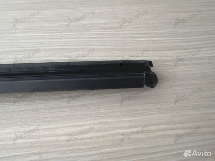 Бархотка внутри зад право Volkswagen Touareg 10-18