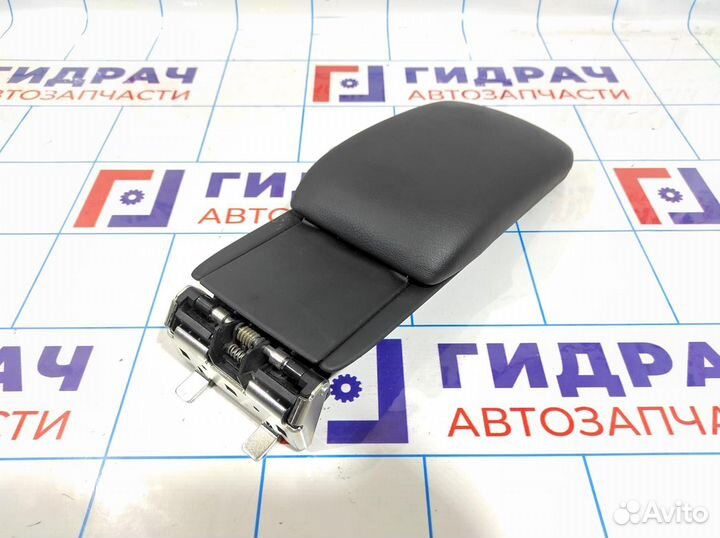 Подлокотник Peugeot 308 7589SV. Дефект крепления