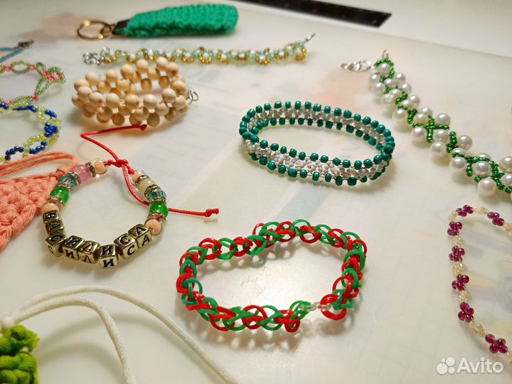 Браслет ручной работы из бисера