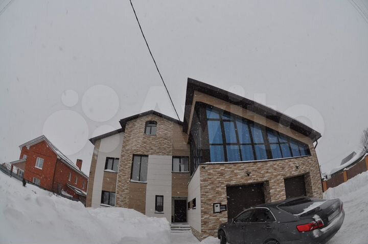 Коттедж 350 м² на участке 10 сот.