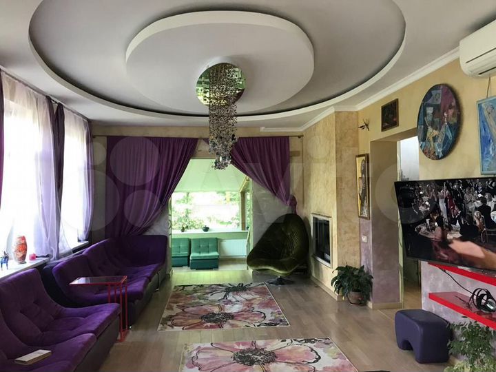 Дом 539 м² на участке 16 сот.