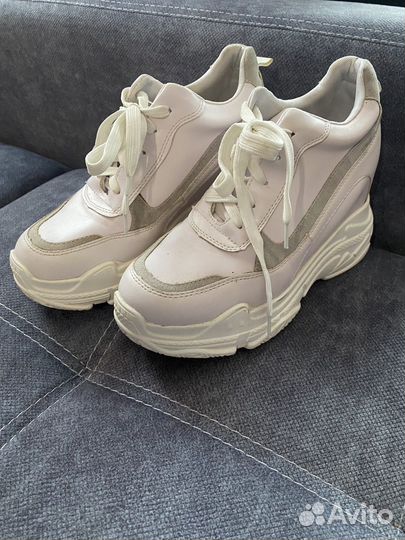 Кроссовки женские