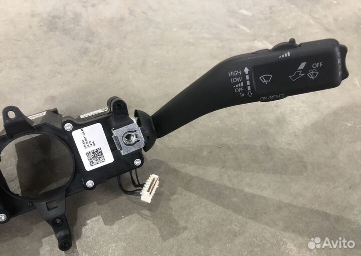 Переключатель подрулевой VAG Skoda Octavia A5 (1Z)
