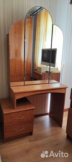 Трюмо с тумбочками. Бронь для Екатерины