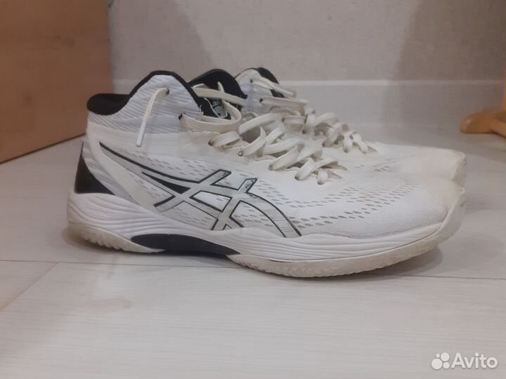 Валейбольные кросовки asics