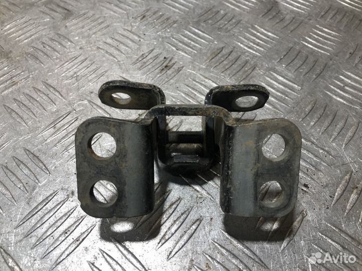 Петля багажника левая Toyota Rav 4 2006 2013