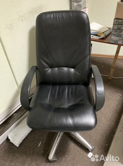 Офисное кресло