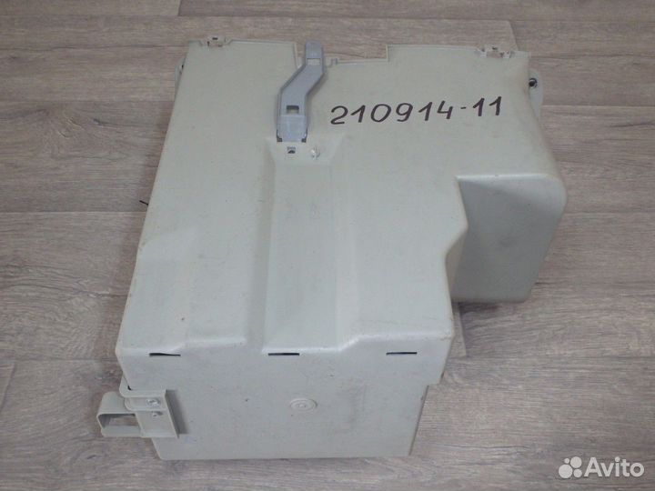 Бардачок (перчаточный ящик) March Марч